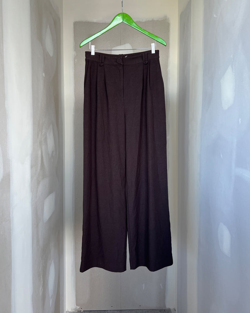 SWEENEY TROUSER TBF01563 | This piece is second hand and therefore may have visible signs of wear. But rest assured, our team has carefully reviewed this piece to ensure it is fully functional &...