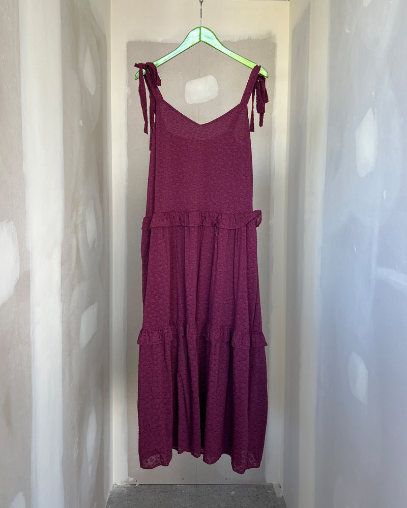 ATHENA MAXI DRESS TBF02060 | This piece is second hand and therefore may have visible signs of wear. But rest assured, our team has carefully reviewed this piece to ensure it is fully functional &...