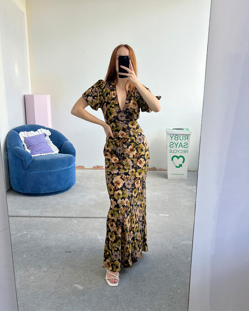 PUFF SLEEVE MIDI DRESS  TBF01729 | This piece is second hand and therefore may have visible signs of wear. But rest assured, our team has carefully reviewed this piece to ensure it is fully functional &...