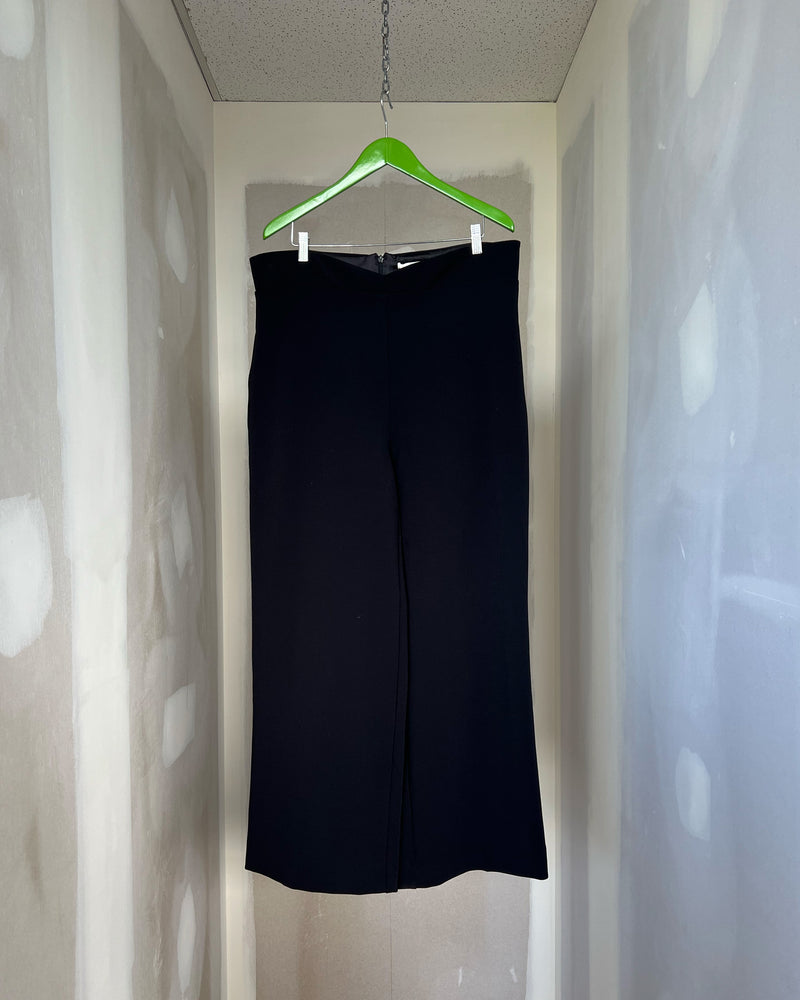 FRANKA PANT REGULAR TBF00383 | This piece is second hand and therefore may have visible signs of wear. But rest assured, our team has carefully reviewed this piece to ensure it is fully functional &...
