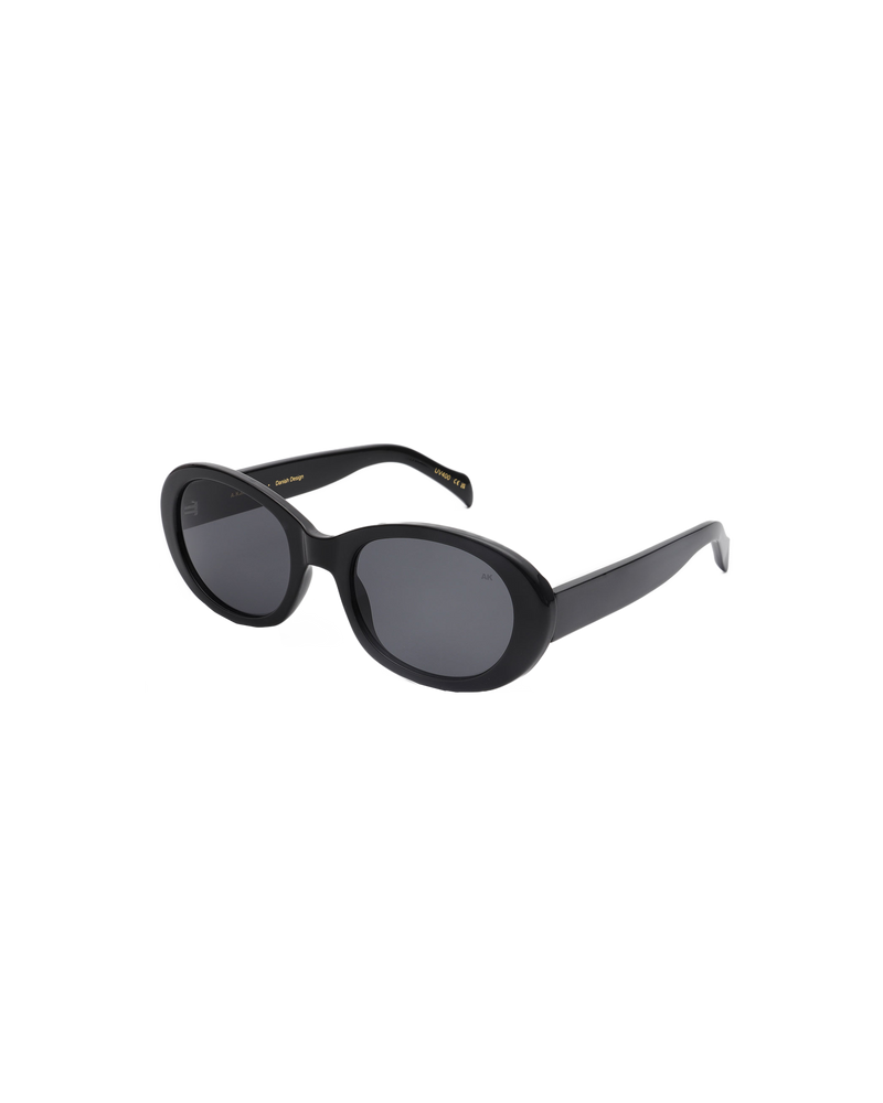 ANMA SUNGLASS BLACK | Round frame sunglass in all black, this shape is elegant and classy.