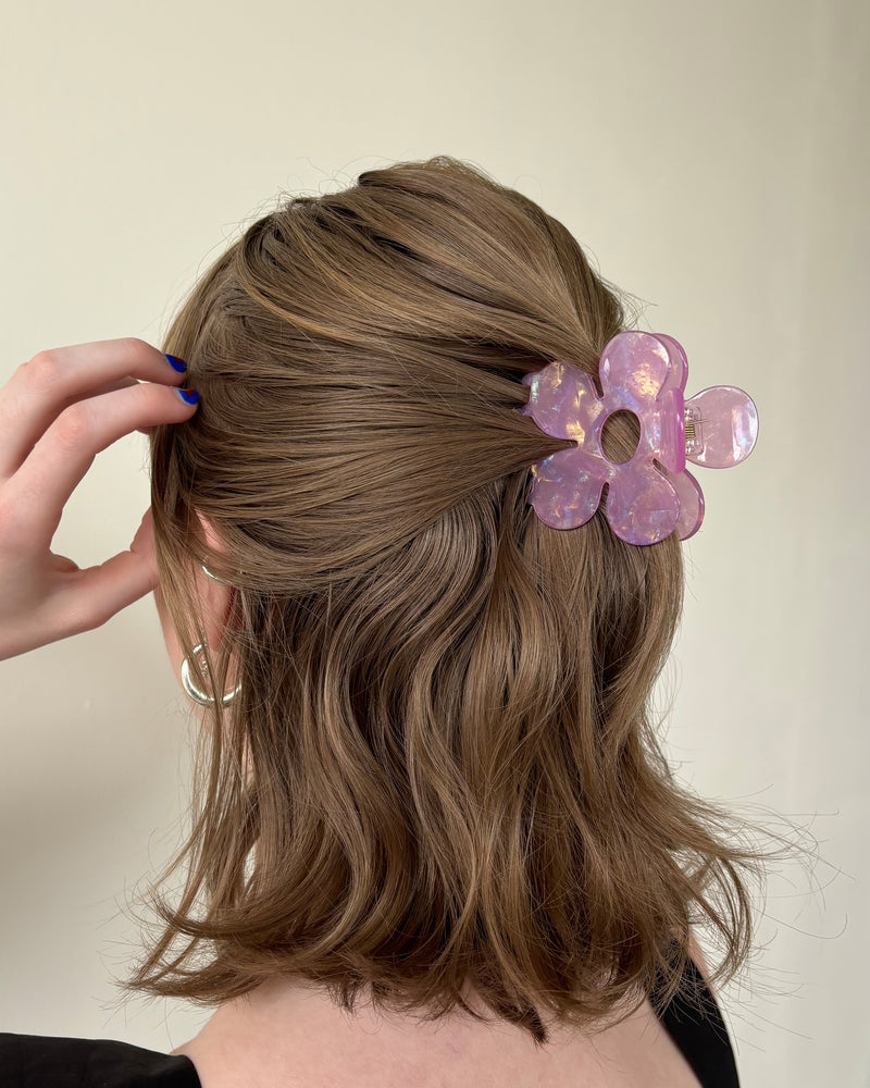 DAISY HAIR CLAW PINK MARBLE | Daisy shaped hair claw in marbled pink colour. A fun take on a staple accessory, this hair claw holds 1/4 of a head of hair and is comfortable enough to wear...
