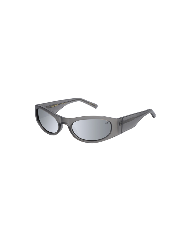 GUST SUNGLASS MATTE GREY | Narrow and bold in shape, this sunglass channels euro summer chic.