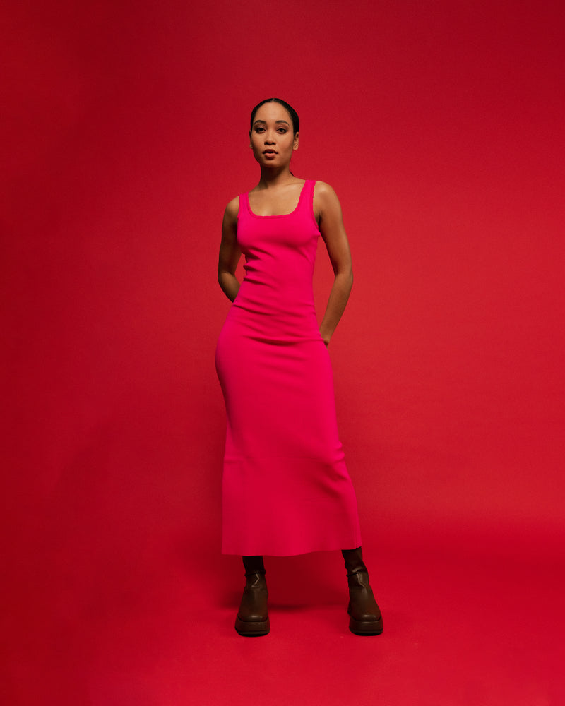 IMA DRESS MAGENTA | Sleeveless maxi dress with a square neckline and scallop edging throughout, made in a medium weight magenta coloured rib knit. Designed for a close fit that hugs you in all...