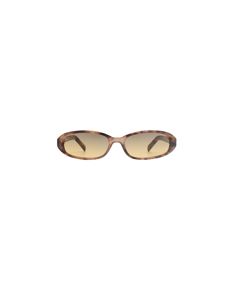 MACY SUNGLASS COQUINA | 90's inspired slim sunglass, with an oval shape lens.