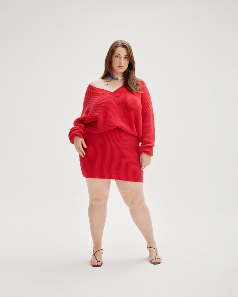 MARS MINISKIRT RED | Fully fashioned knit miniskirt in a soft chilli red cotton with ribbing throughout. The yarn of this skirt feels soft to wear and has lots of stretch.