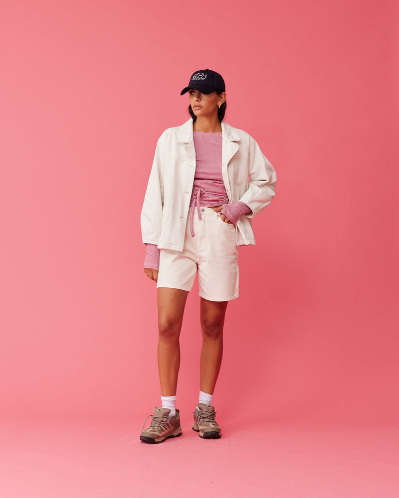 KURT DENIM JACKET CREAM | Denim jacket with a rounded collar and slightly cropped balloon sleeves. This jacket has paneling details throughout, and 2 side pockets to house all your essentials.