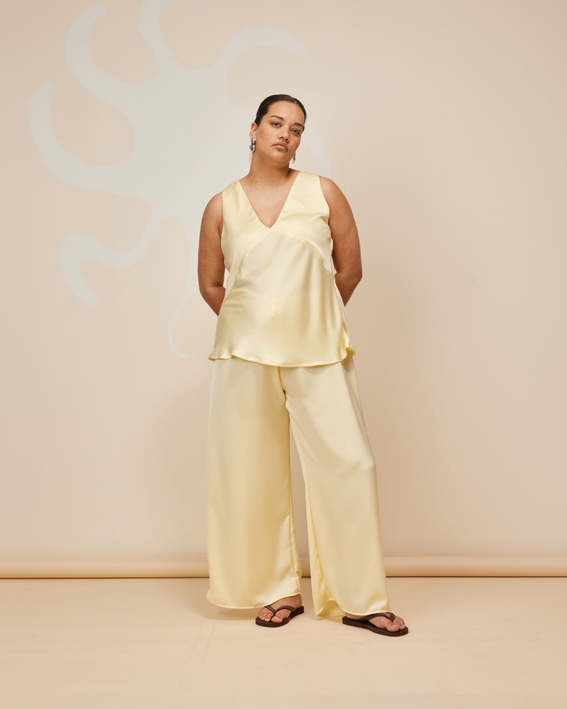 ANDIE SATIN CAMISOLE BUTTER | Bias cut camisole in a luxurious butter coloured satin. Wide straps and a panelled V-neck front and back give this top a classically vintage shape. 