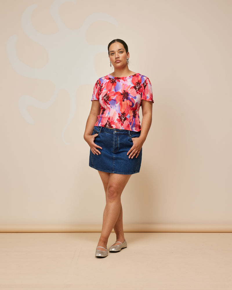 JAQUETTA CRINKLE T-SHIRT POPPY FLORAL | Fitted baby tee designed in our red and purple poppy floral. The fabric of this tee is a light-weight crinkle fabric with stretch, which compliments the floral print.