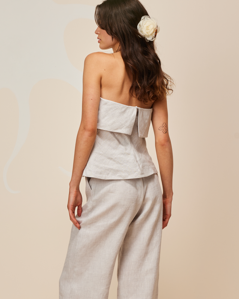 AVALON LINEN BODICE GREY | Strapless bodice with a fold detail at the bust, crafted in grey linen. This piece is darted and slightly fluted at the hem to highlight the nipped-in waist.