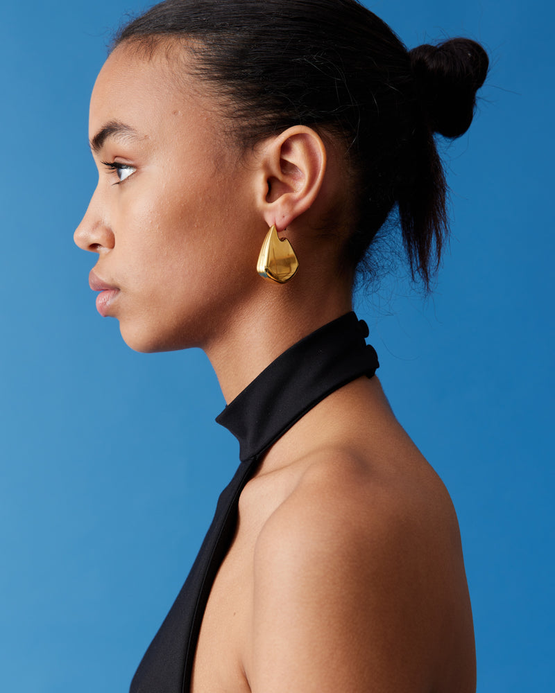 FLASH EARRING GOLD | Gold drop stud earrings, the perfect finishing touch to any look. The Flash Earrings are 2cm wide. 