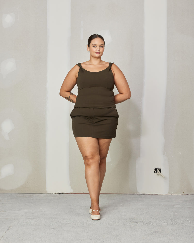 RUE MINI SKIRT KHAKI | Suit style mini skirt designed in a mid-weight khaki fabric. Features a waistband with belt  loops and side 2 pockets to emphasise the suiting vibe.