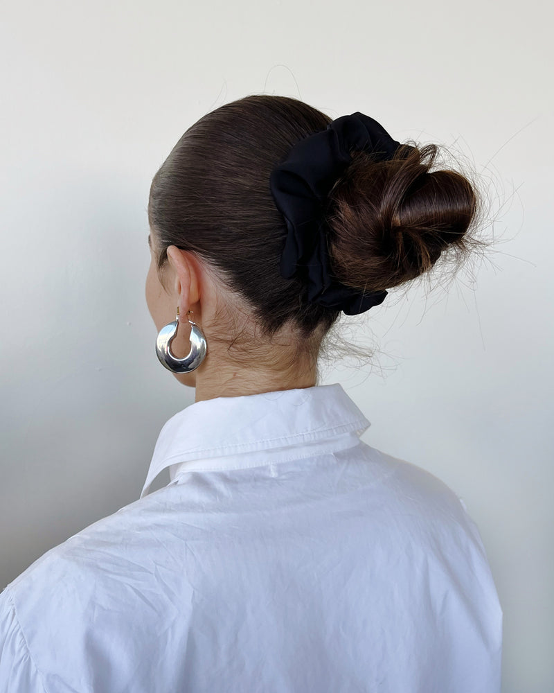 SABRINA SCRUNCHIE BLACK FORTUNA | Small scrunchie made from the offcuts of our Symphony 2023 collection.