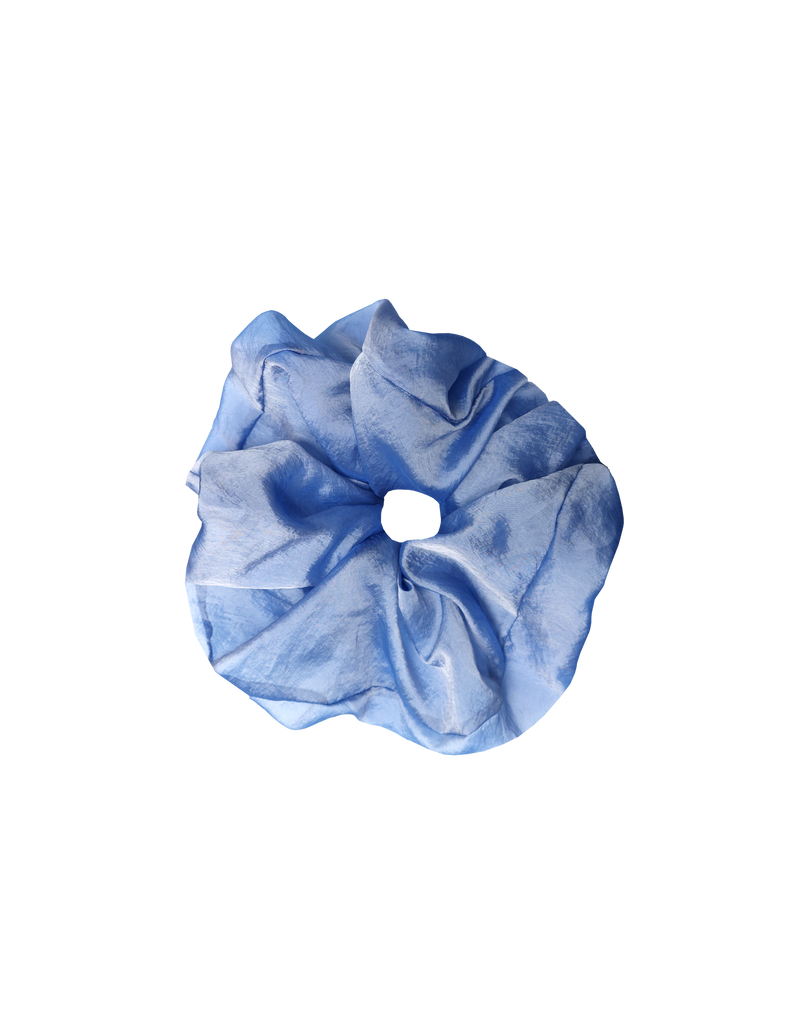 SESAME SILK SCRUNCHIE LIGHT BLUE | Oversized organza scrunchie in a bright sky blue colour. The silk fabric gives this scrunchie a floaty look, making it a the perfect statement hair accessory.