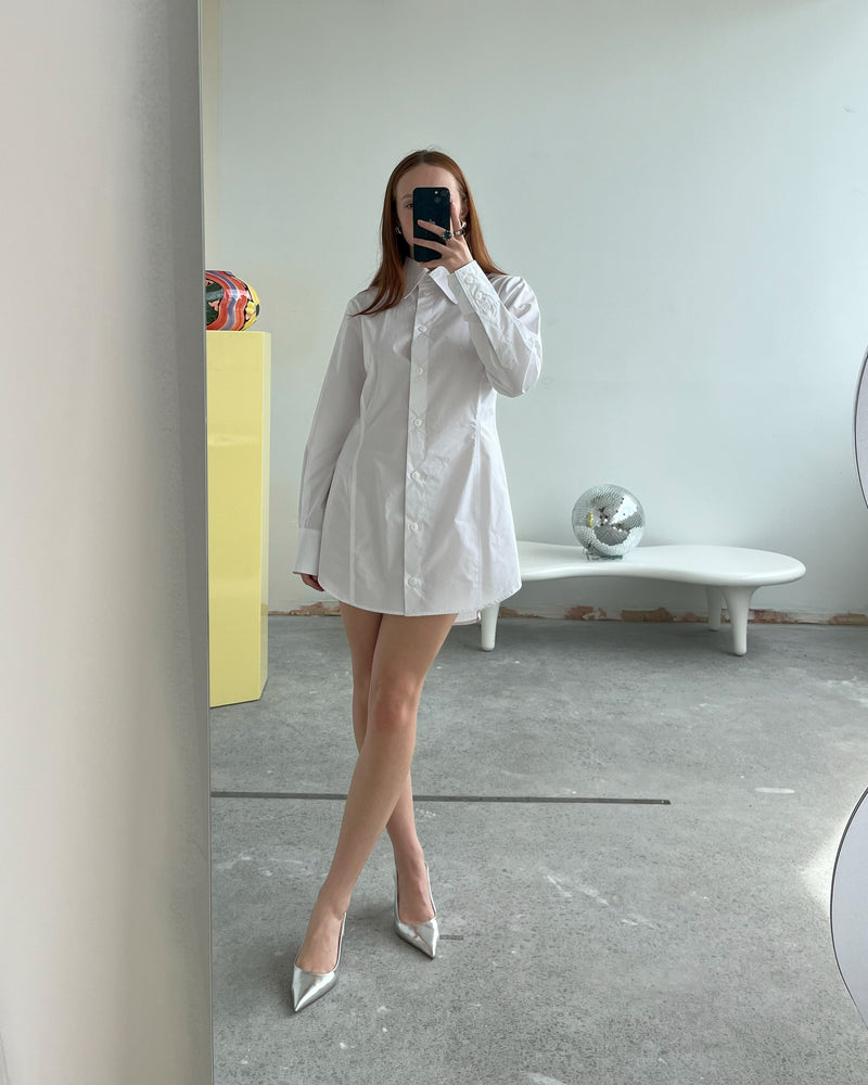 RSR SAMPLE 3452 WHITE SHIRT | LIAM Sample White Shirt. Size 8. One available. Danni is 163cm tall and usually wears a size 6-8. She measures: BUST: 81cm, WAIST: 67cm, HIP: 93cm. 