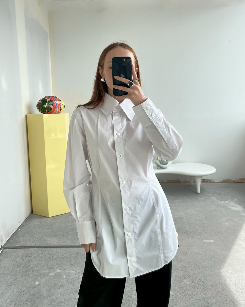 RSR SAMPLE 3451 WHITE SHIRT | LIAM Sample White Shirt. Size 8. One available. Danni is 163cm tall and usually wears a size 6-8. She measures: BUST: 81cm, WAIST: 67cm, HIP: 93cm. 