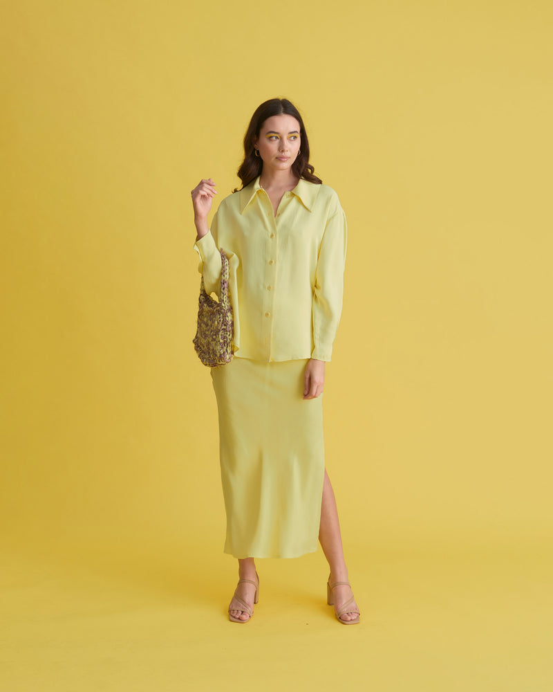 JOHARI SHIRT LEMON | Oversized drop shoulder shirt with long sleeves. With an exaggerated collar and sleeve cuffs that button into tucks, cut from a lustrous lemon cupro.