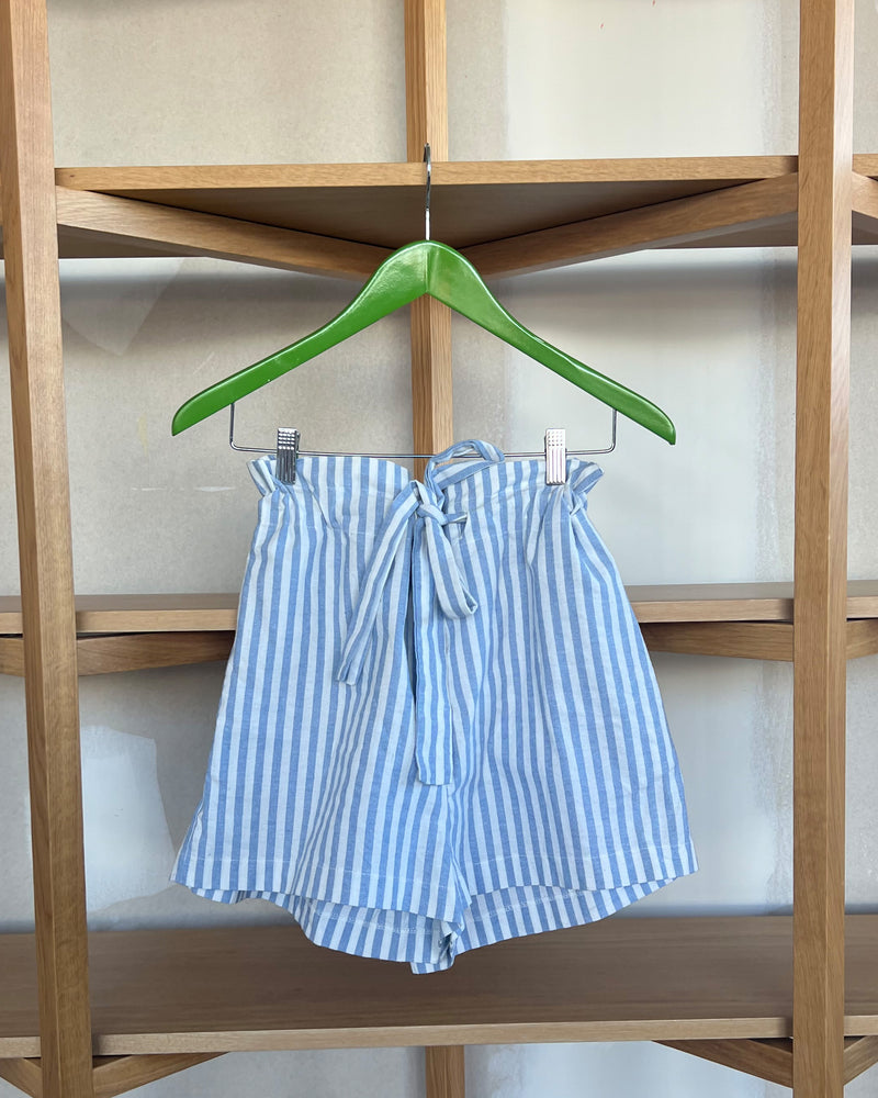 STRIPED SHORTS TIE WAIST TBF02086 | This piece is second hand and therefore may have visible signs of wear. But rest assured, our team has carefully reviewed this piece to ensure it is fully functional &...