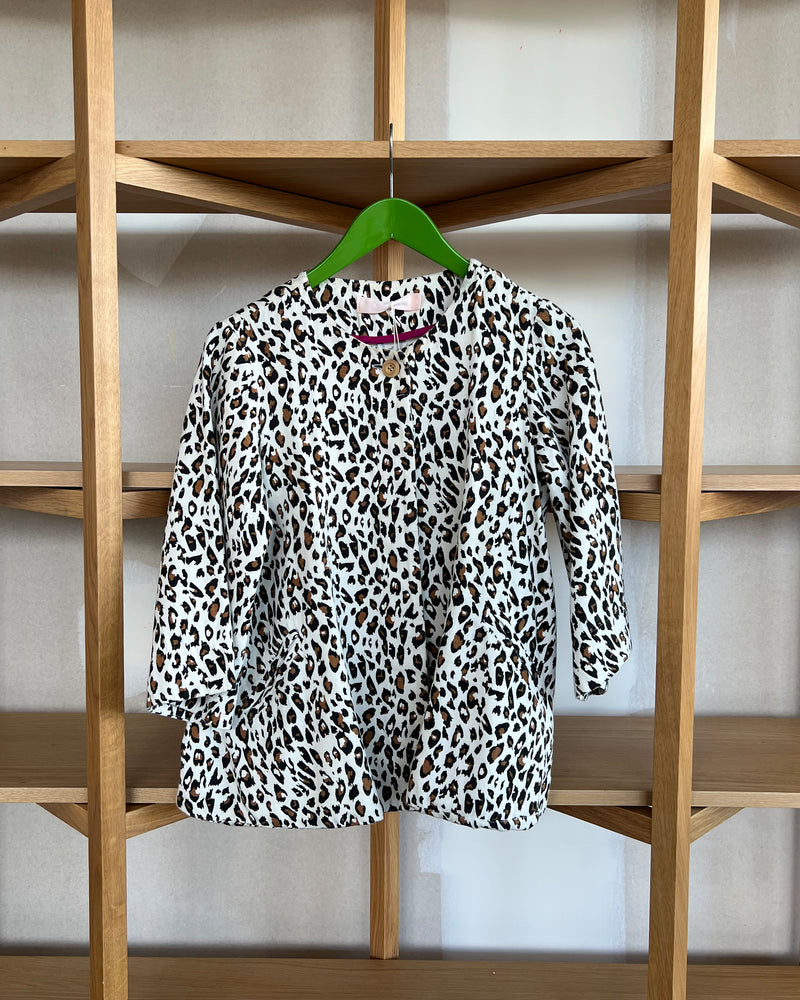  ANIMAL PRINT SWNG COAT TBF01216 | This piece is second hand and therefore may have visible signs of wear. But rest assured, our team has carefully reviewed this piece to ensure it is fully functional &...