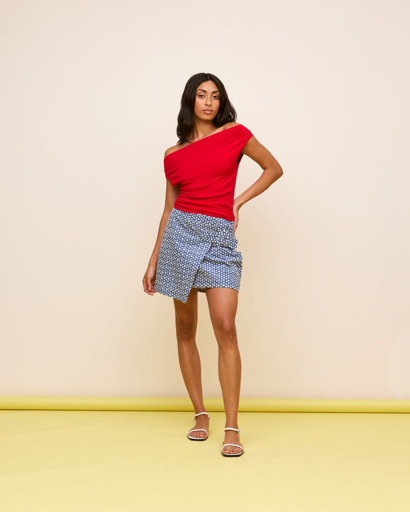 EMMA KNIT TOP CHERRY | Off-shoulder knitted top crafted in a mid-weight knit. This top is simple yet elegant and can be worn on or off the shoulder.