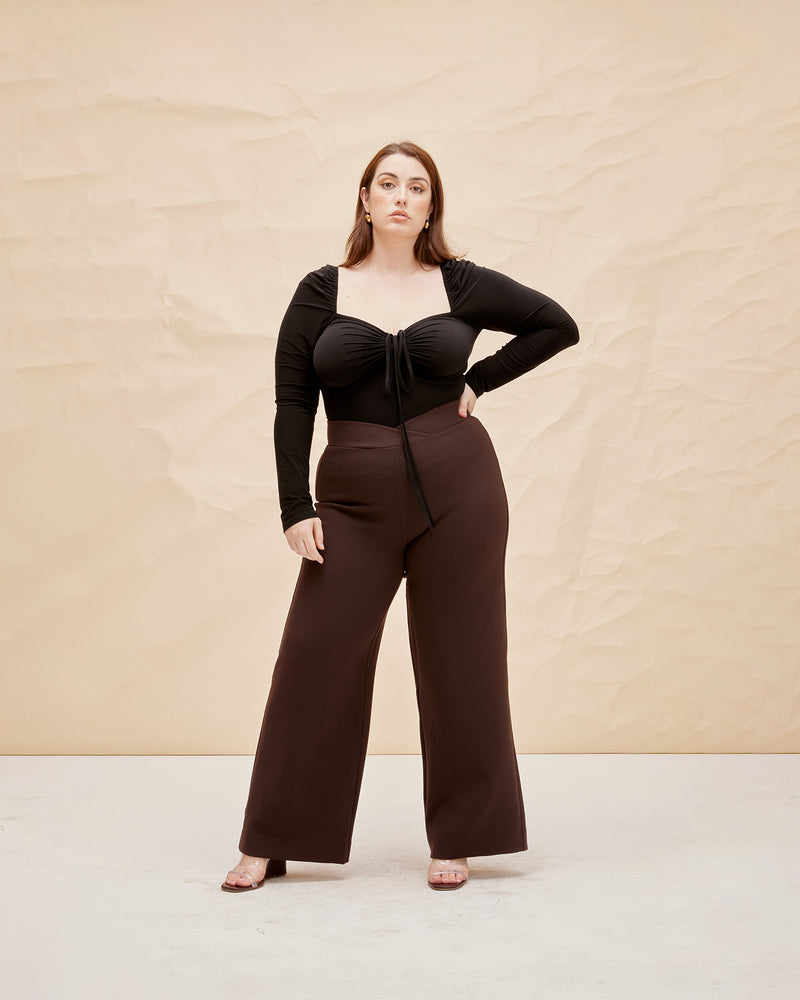 FRANKA PANT PETITE JAVA | High waisted java colour wide leg pant with a crossover waistband in our petite length. The waistband is thick and fits closely to the form, while our new suiting fabric creates structure...