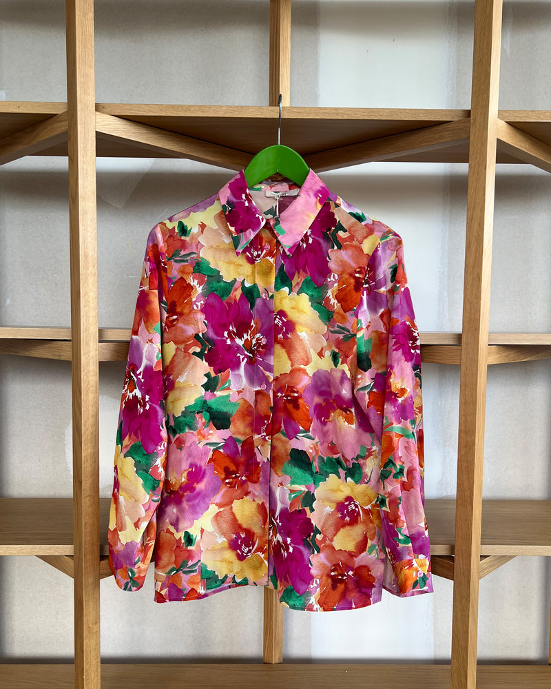 KATA SILK SHIRT TBF01190 | This piece is second hand and therefore may have visible signs of wear. But rest assured, our team has carefully reviewed this piece to ensure it is fully functional &...