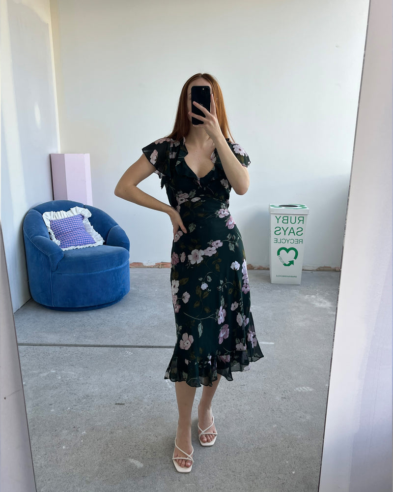 LORELAI DRESS TBF01728 | This piece is second hand and therefore may have visible signs of wear. But rest assured, our team has carefully reviewed this piece to ensure it is fully functional &...