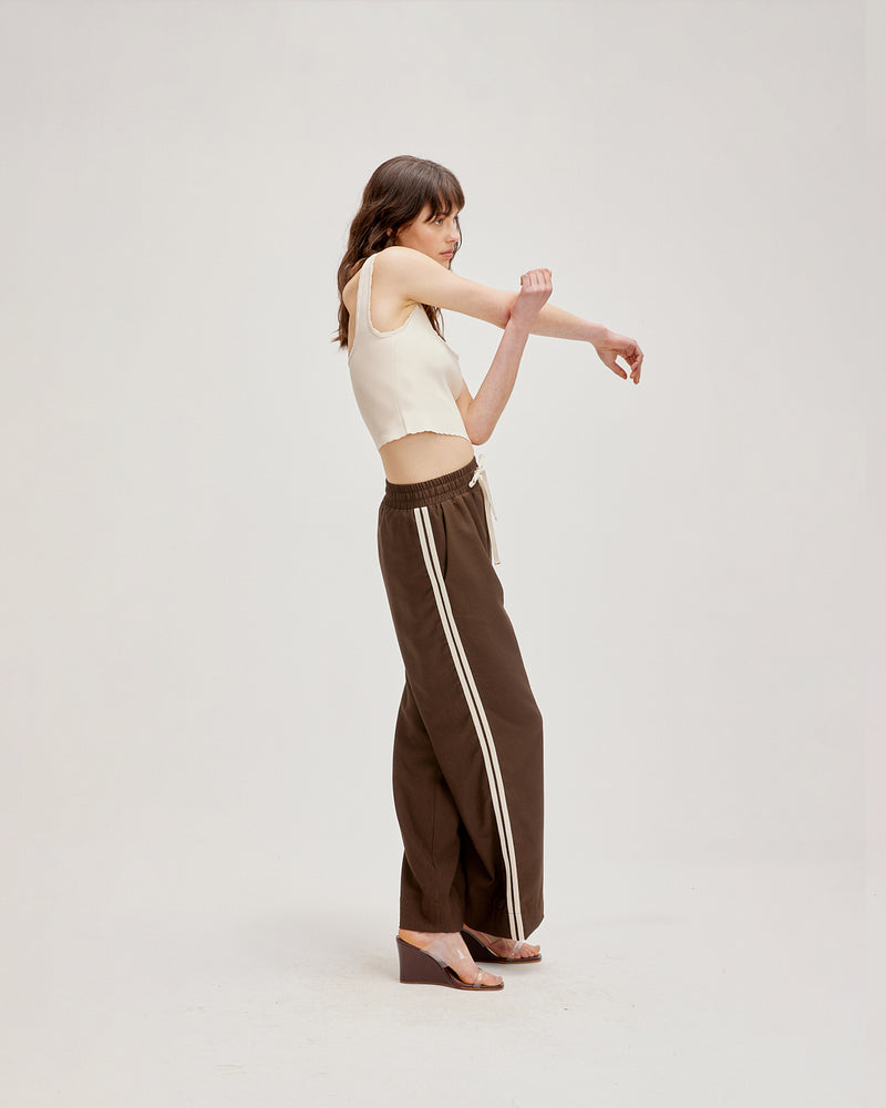  CORVETTE TROUSER TALL DARK BROWN | Sporty, high-waisted pant with a wide leg silhouette. An all-time RUBY favourite in a dark brown colourway and new tall length.