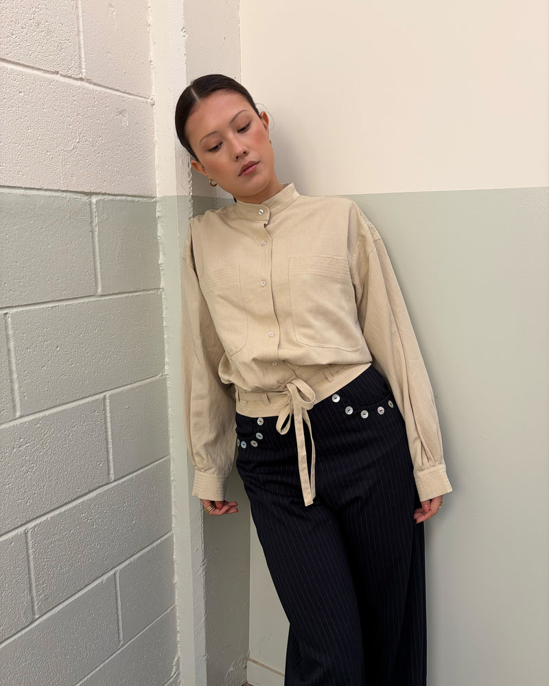 TILLY SHIRT STONE | Jacket-style shirt with a button up front and drawstring style hem, designed in a lightweight lyocel fabric. This jacket sits boxy and a bit cropped, and features cuffs at the sleeve which create a slight balloon shape. Wear it on...