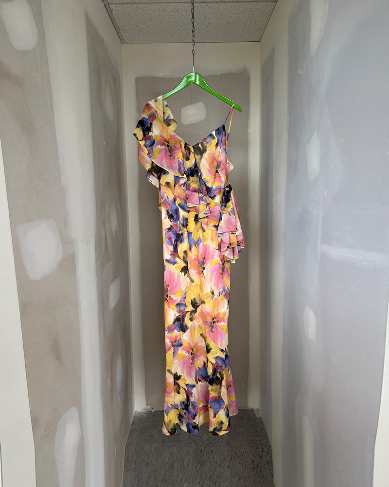 MARINA GOWN TBF00438 | This piece is second hand and therefore may have visible signs of wear. But rest assured, our team has carefully reviewed this piece to ensure it is fully functional &...