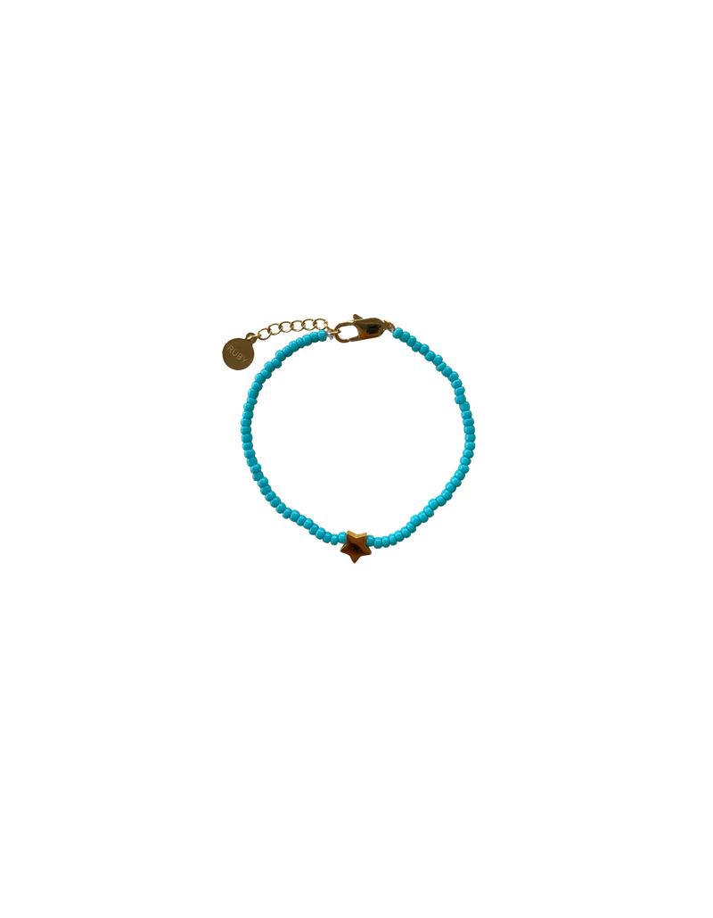 AGUA BRACELET AQUA | Dainty bracelet designed with aqua coloured glass beads and a star charm. An effortless summer piece.