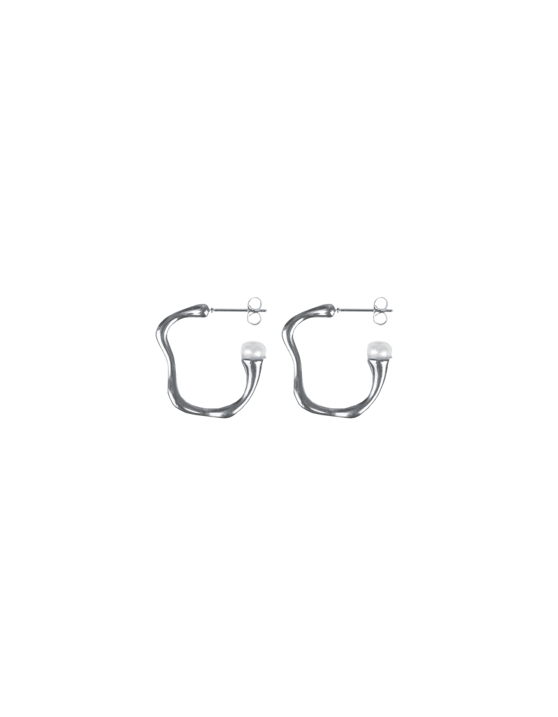  ARIEL EARRING SILVER | Silver squiggle hoop earring with a feature nested pearl detail. These earrings are light-weight making them comfortable to for long periods of time.