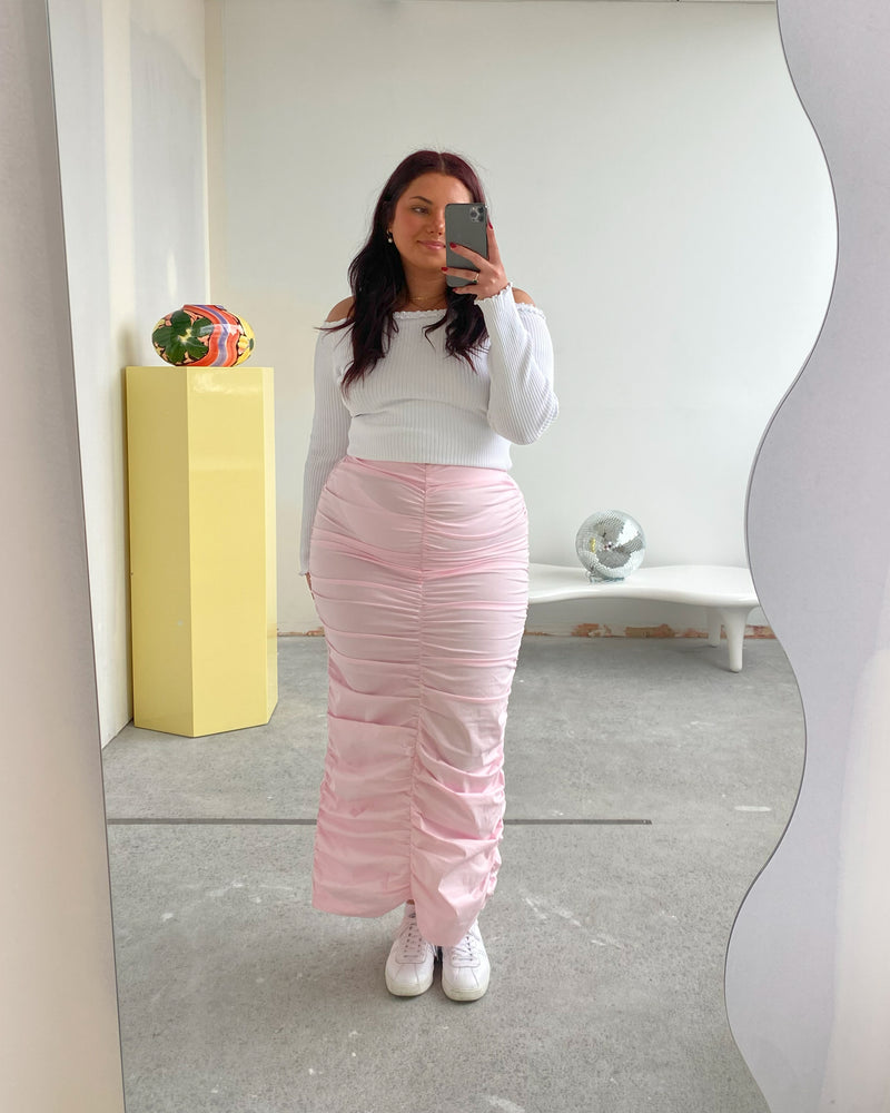 RSR SAMPLE 3457 ARIEL MIDI SKIRT | 
RUBY Sample Ariel Midi Skirt in pink. Size 16. One available. Isla is 170cm tall and usually wears a size 16. She measures: BUST: 113cm, WAIST: 100cm, HIP: 129cm






 









