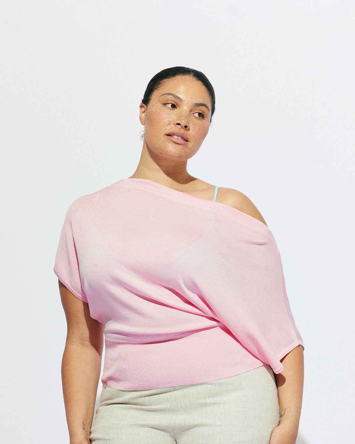 BODE BATWING SHORT SLEEVE TOP PINK | Off-shoulder batwing short sleeve top crafted in a mid-weight pink knit. This top is simple yet elevated and can be worn on or off the shoulder. Pair it with denim for a chic everyday look.