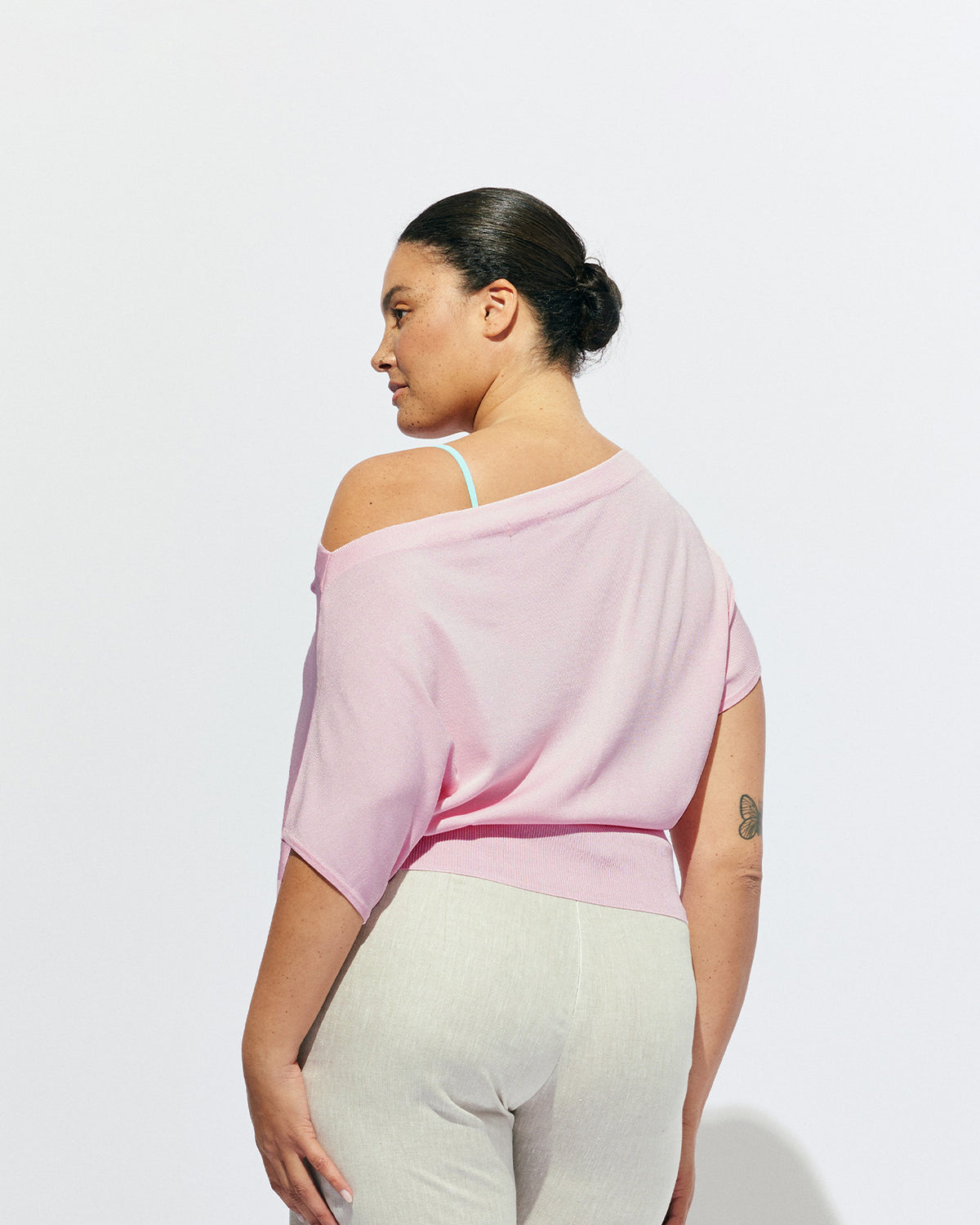BODE BATWING SHORT SLEEVE TOP PINK | Off-shoulder batwing short sleeve top crafted in a mid-weight pink knit. This top is simple yet elevated and can be worn on or off the shoulder. Pair it with denim for a chic everyday look.