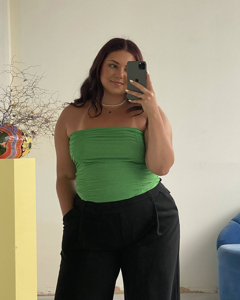 RSR SAMPLE 3423 BOUNCE MESH TUBE TOP | RUBY Sample Bounce Mesh Tube Top in green. Size 16. One available. Isla usually wears a size 16.