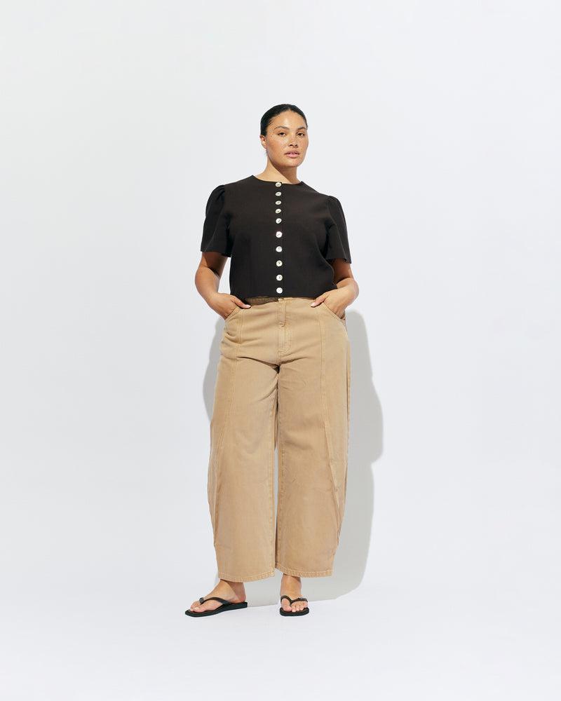 CAROLYN SHORT SLEEVE BLAZER ESPRESSO | Collarless short sleeve espresso blazer with feature pearlescent buttons.  An elevated classic with a structured silhouette, this top is the perfect addition to your everyday workwear rotation. Pair with the Carolyn Pant for a full suiting moment. 