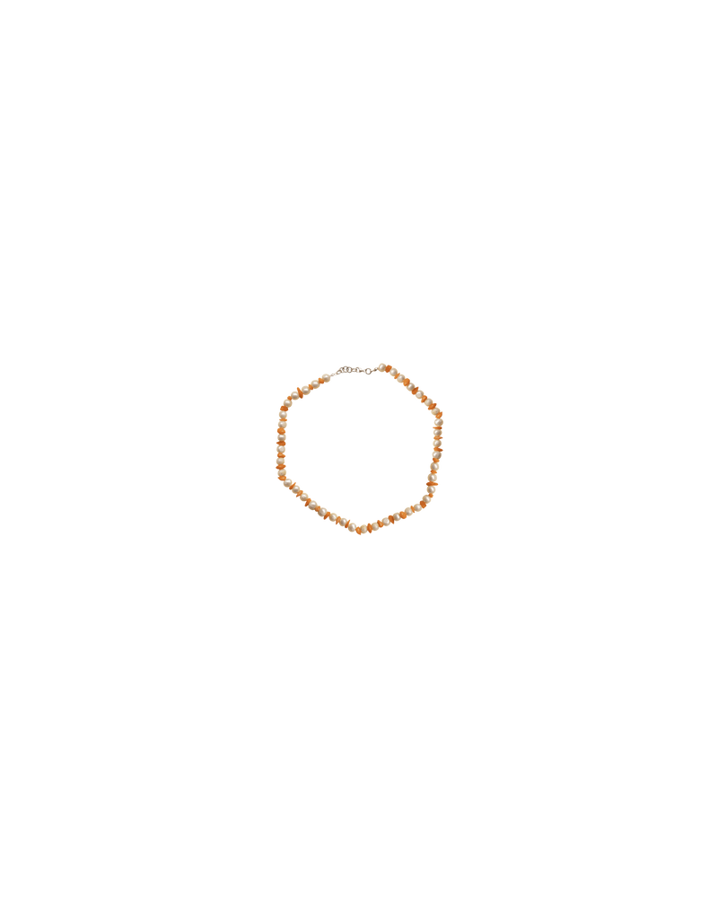 CHARLOTTE NECKLACE ORANGE WHITE | A shell necklace made with orange chip stones and fresh water pearls. Finished with a sterling silver clasp.