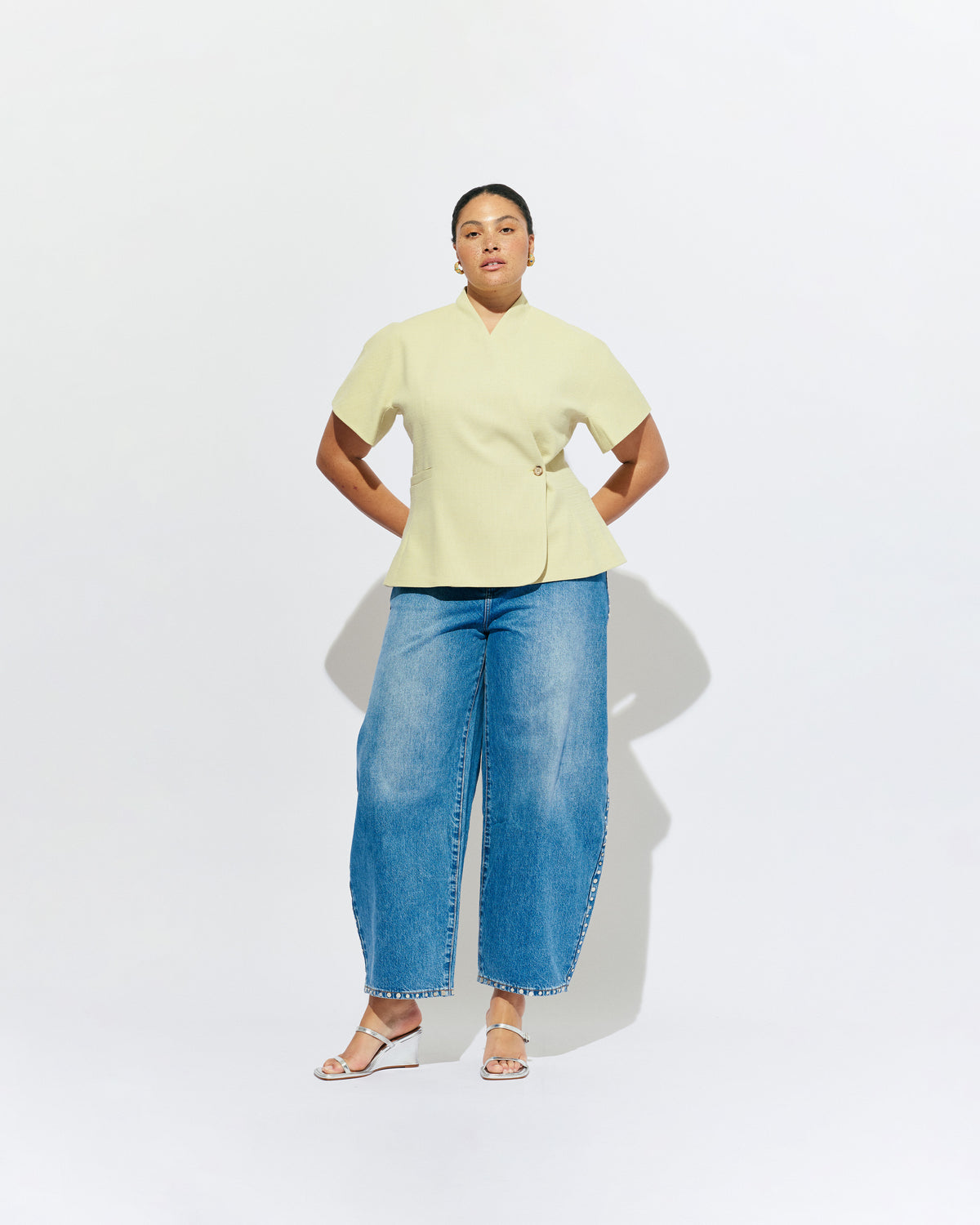 COCO SHORT SLEEVE BLAZER PISTACHIO | A collarless short sleeve blazer designed in a mid-weight textured suiting fabric. Pair with your favourite denim or suit trouser for an effortlessly polished look. Part of our workwear collection, the Coco Blazer is a versatile favourite for the office,...