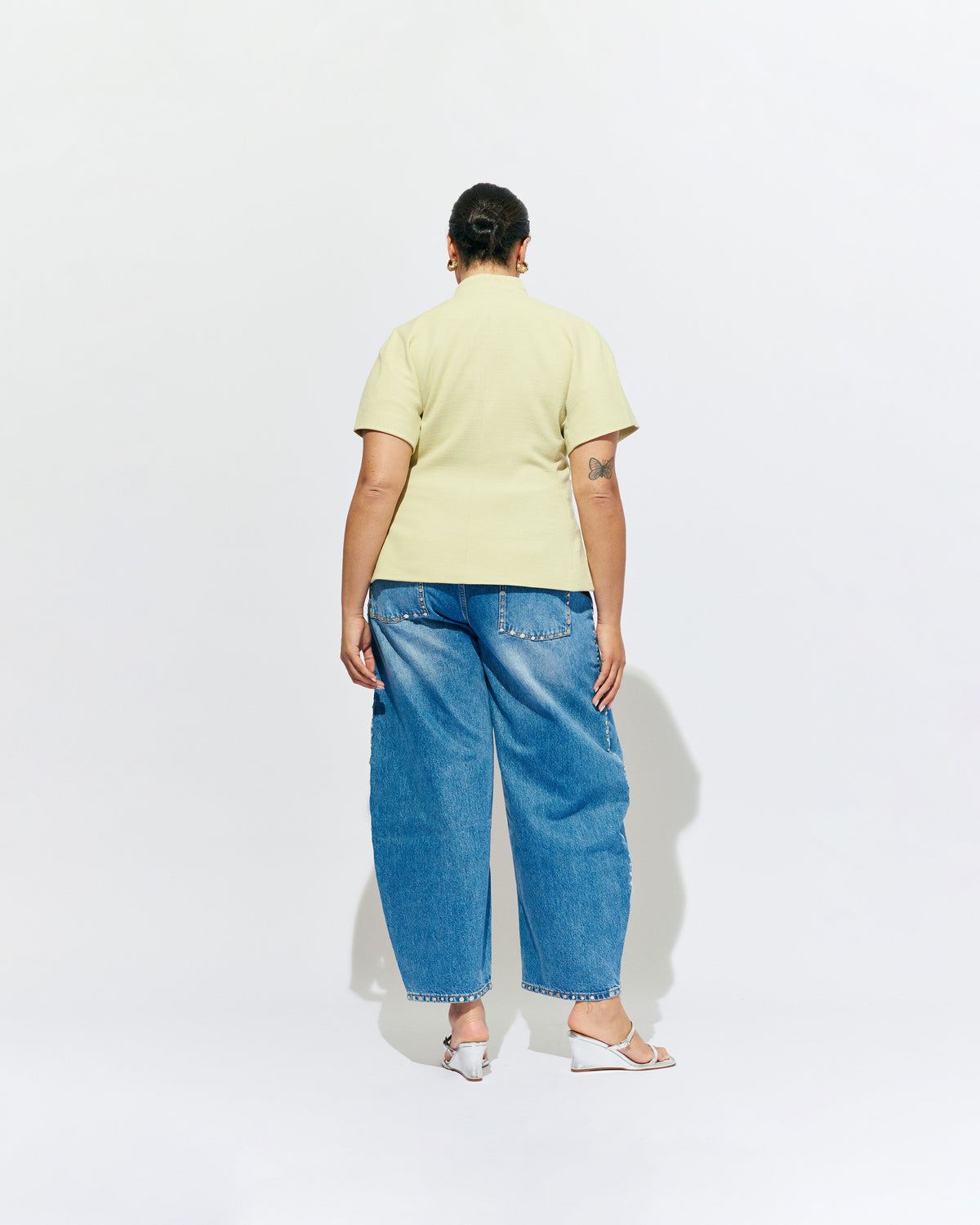COCO SHORT SLEEVE BLAZER PISTACHIO | A collarless short sleeve blazer designed in a mid-weight textured suiting fabric. Pair with your favourite denim or suit trouser for an effortlessly polished look. Part of our workwear collection, the Coco Blazer is a versatile favourite for the office,...