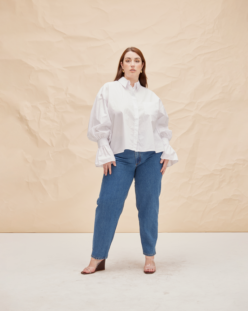 SOLAR JEAN INDIGO | Straight leg relaxed fit jean with a highwaist. Features a 'heart' shape detail on the back pockets and a subtle side split at the hem.