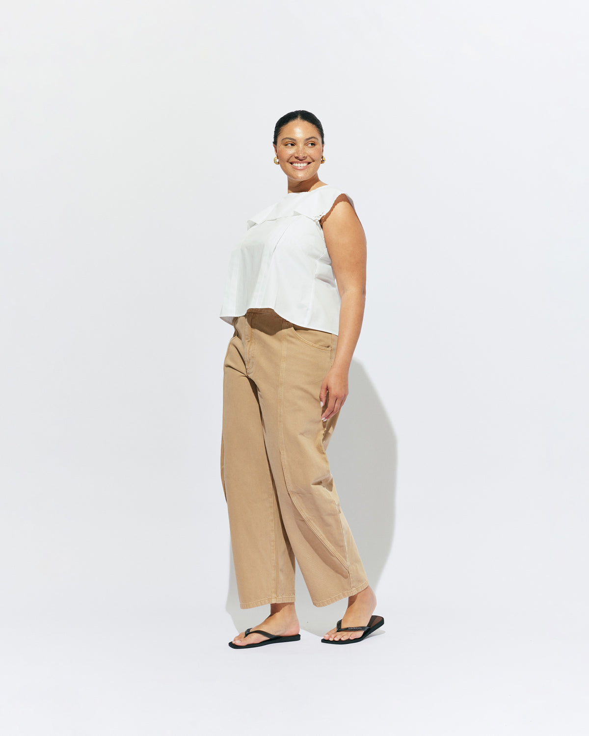 CRUSH BLOUSE WHITE | Sleeveless blouse featuring an oversized sailor-style collar with a scalloped hem and broderie detailing on the sides, designed in our classic white organic cotton. Features a button up design at the back, which can be worn open to keep you...