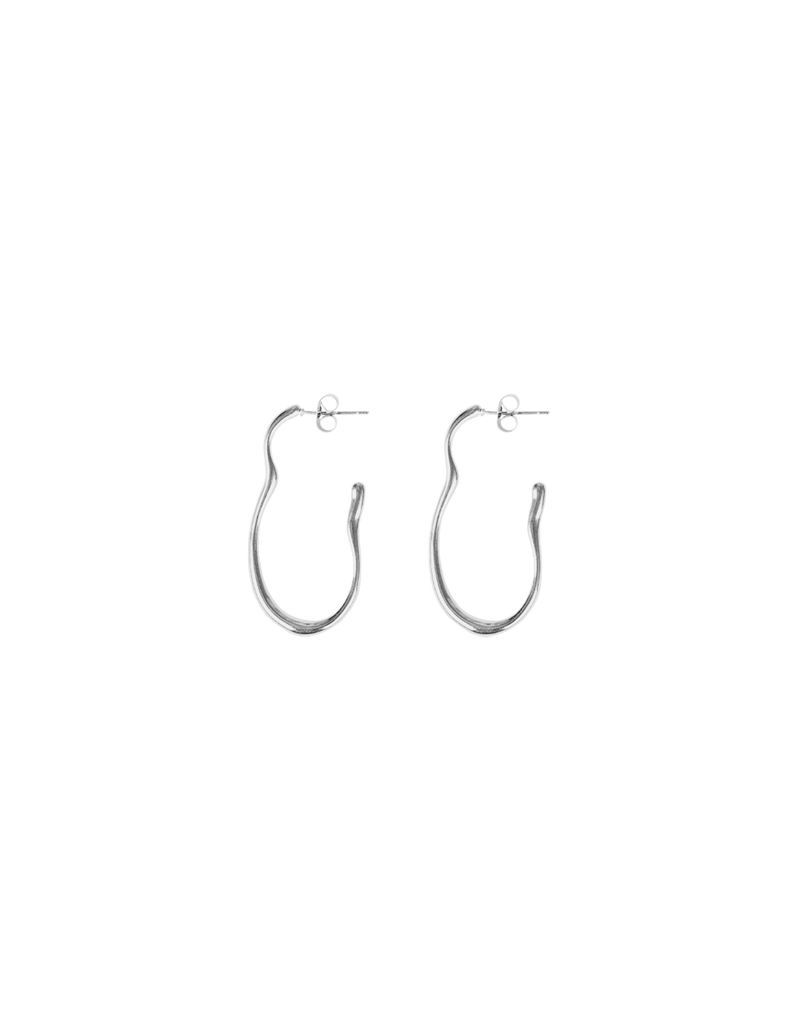  ESME EARRING SILVER | Silver long-line squiggle hoop earrings. These earrings are light-weight making them comfortable to for long periods of time.