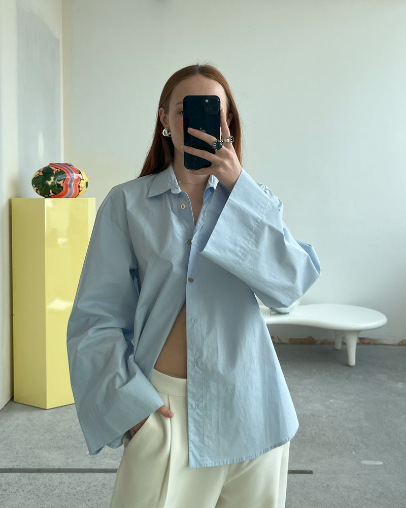 RSR SAMPLE 3494 FELIX SHIRT | RUBY Sample Felix Shirt in powder blue. Size 8. One available. Danni is tall and usually wears a size 6-8. She measures: BUST: 81cm, WAIST: 67cm, HIP: 93cm. 