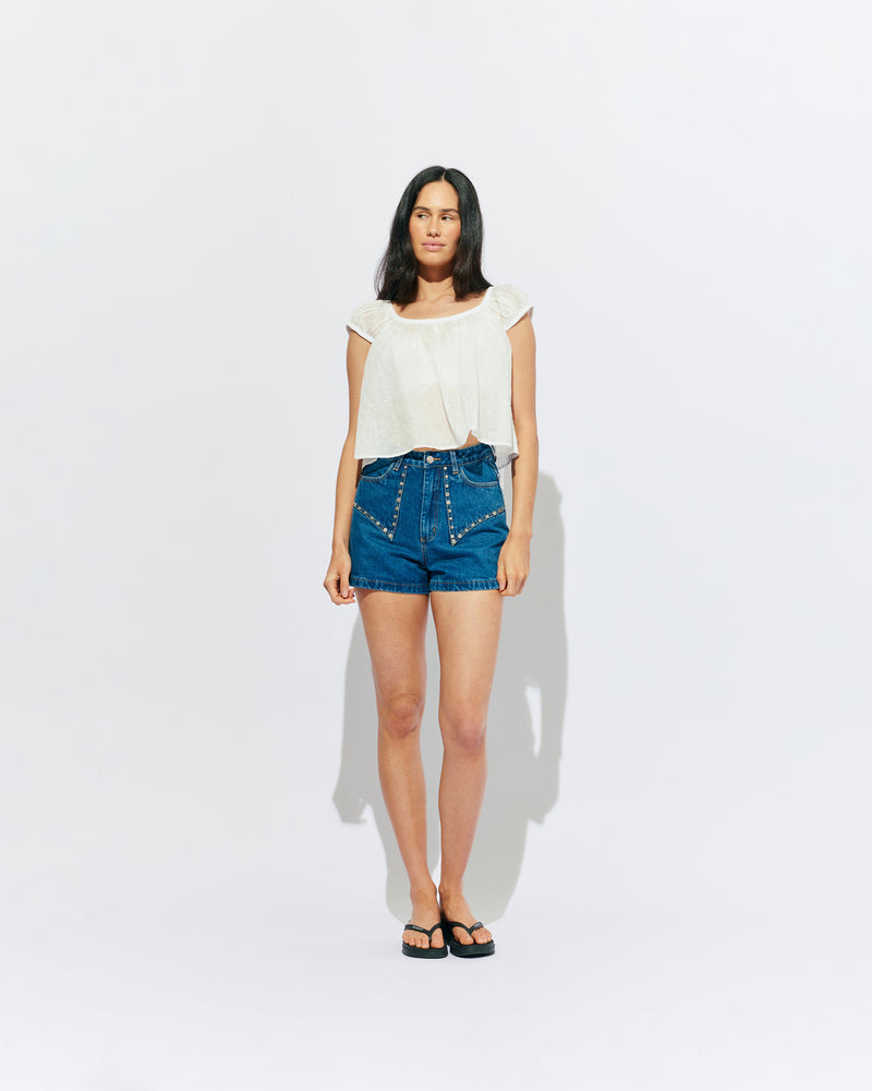 FRECKLE RAMIE BLOUSE WHITE | Puff sleeve blouse, created in a lightweight semi-sheer ramie fabric, with a textured polka dot design. With a wide neckline that can be worn on or off the shoulder, and a flowy silhouette through the body, this top is the...
