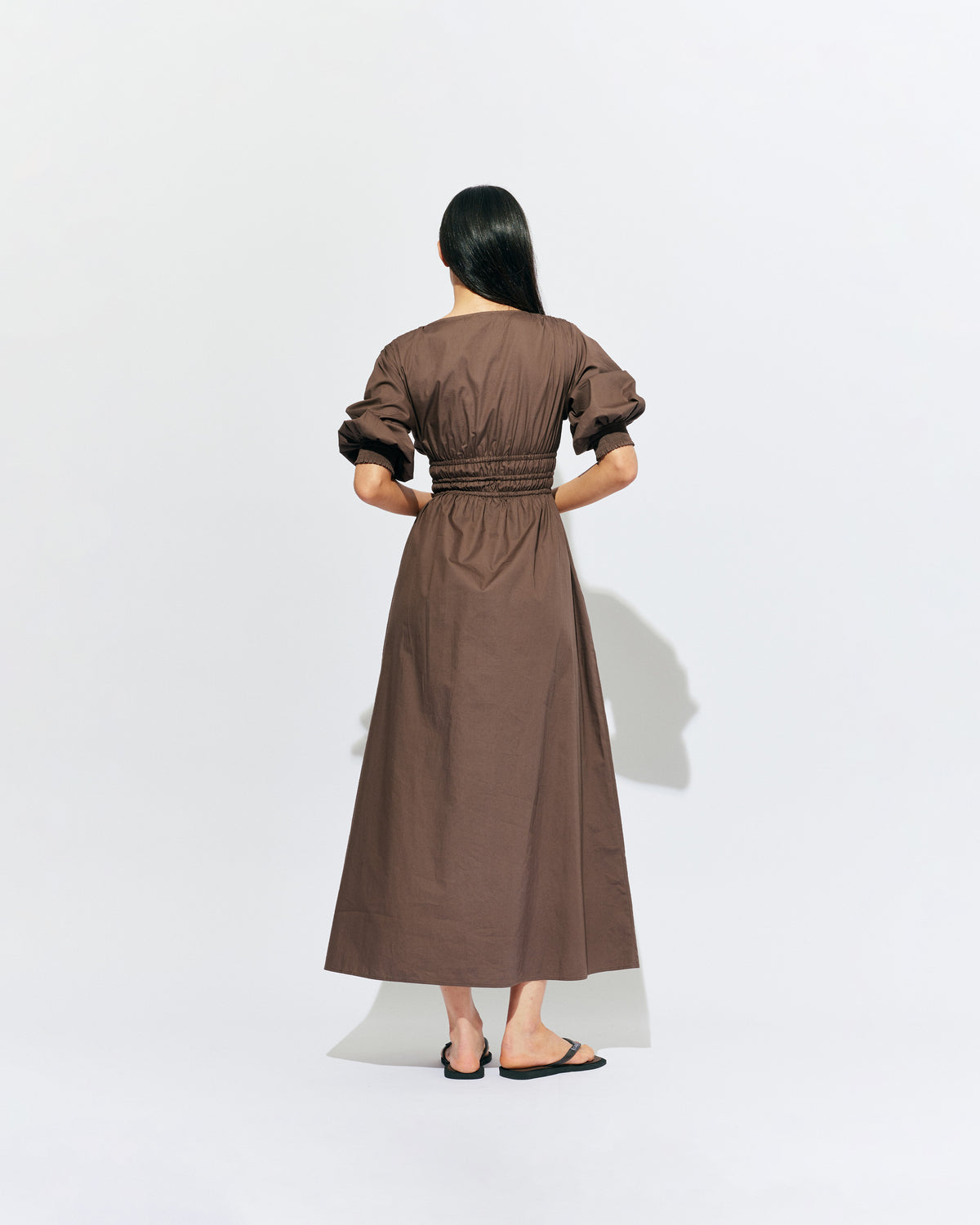 HERO PUFF SLEEVE MAXI DRESS BROWN | An update to our Hero Maxi Dress, this puff sleeve maxi dress features a plunge neckline, shirred waist detail, and side split in a brown organic cotton. A Rubette favourite for any occasion, from weddings to workwear and more.
