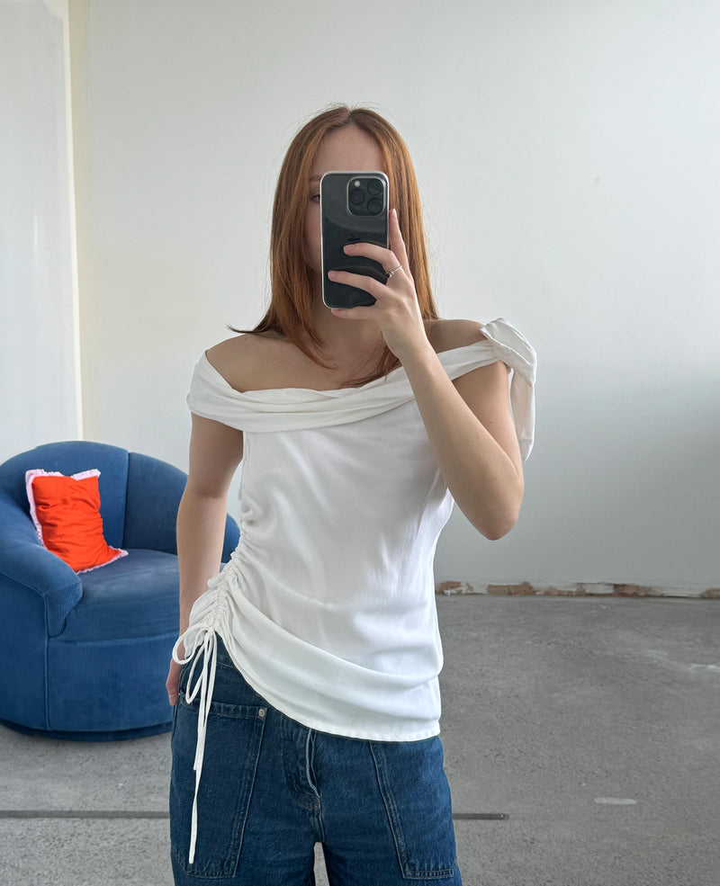 LILY OFF THE SHOULDER TOP | Asymmetrical off-shoulder top with a feature tie at the right shoulder. The side seam drawstring detail is designed to create gathered detailing across the body. Find out more about this...