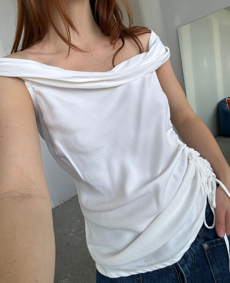 LILY OFF THE SHOULDER TOP | Asymmetrical off-shoulder top with a feature tie at the right shoulder. The side seam drawstring detail is designed to create gathered detailing across the body. Find out more about this...