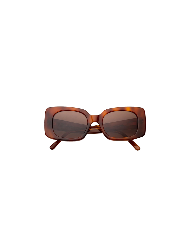 SUNGLASS COCO CHESTNUT | 60's inspired chestnut sunglass with rectangle frames.