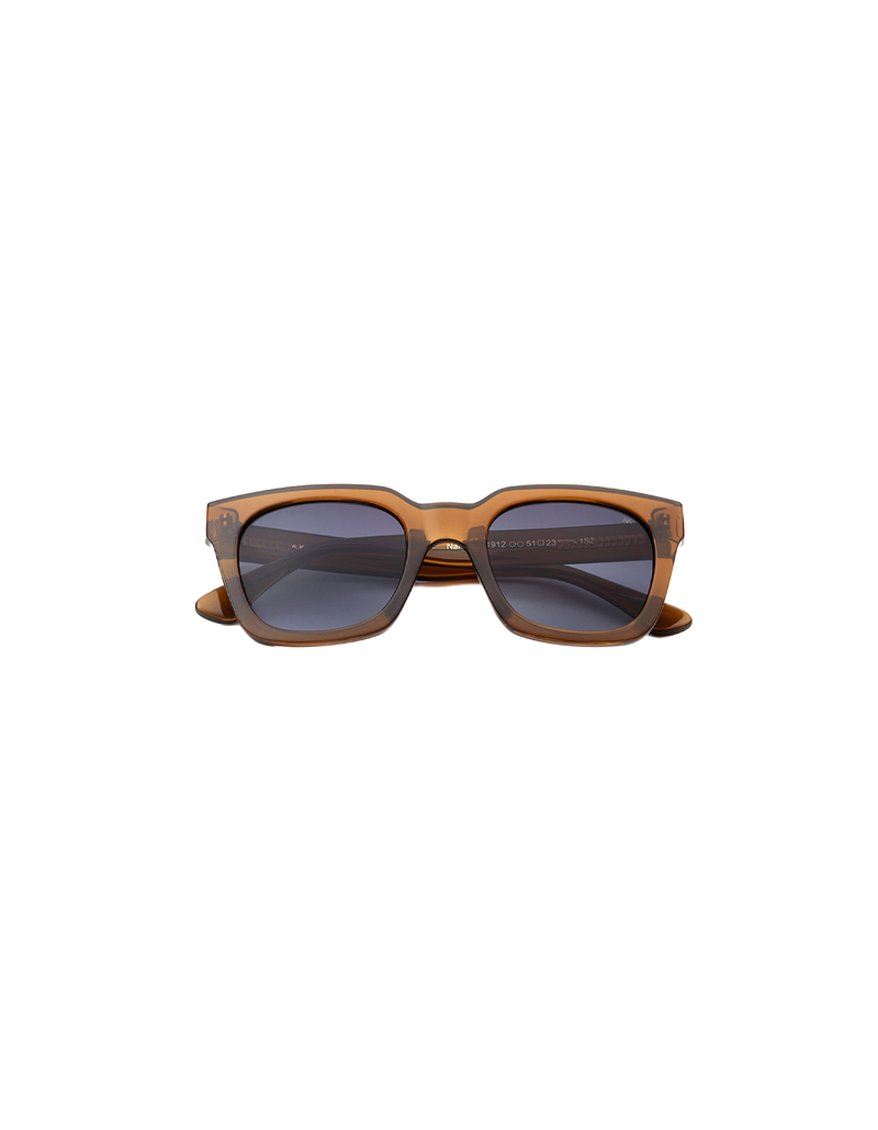 NANCY SUNGLASS SMOKE | A modern and timeless sunglass with a wide, square frame and oversized glass. Features smoke coloured frames and black tinted lenses.